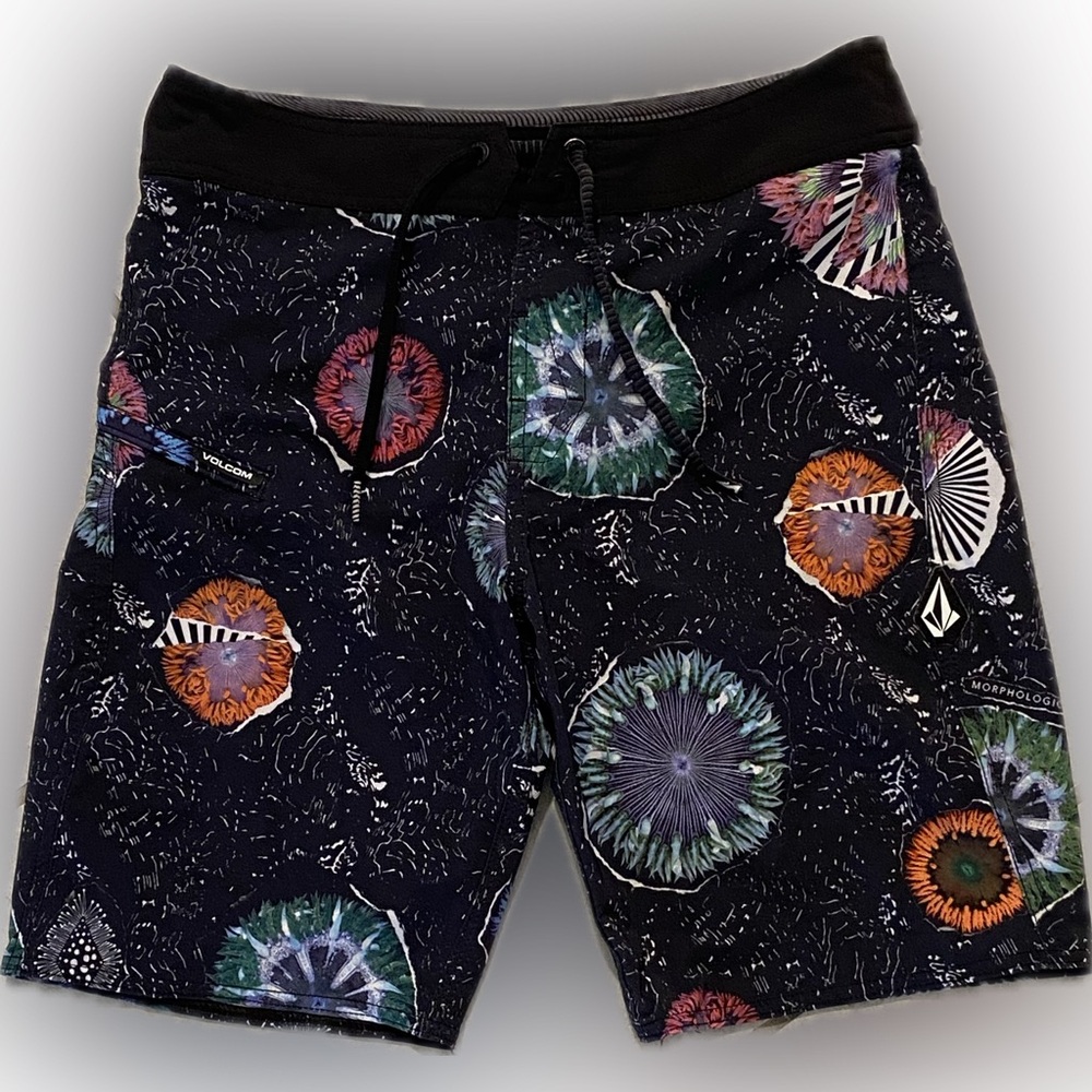 Volcom Board shorts, mod-tech, great condition, size 29, style name coral/morph